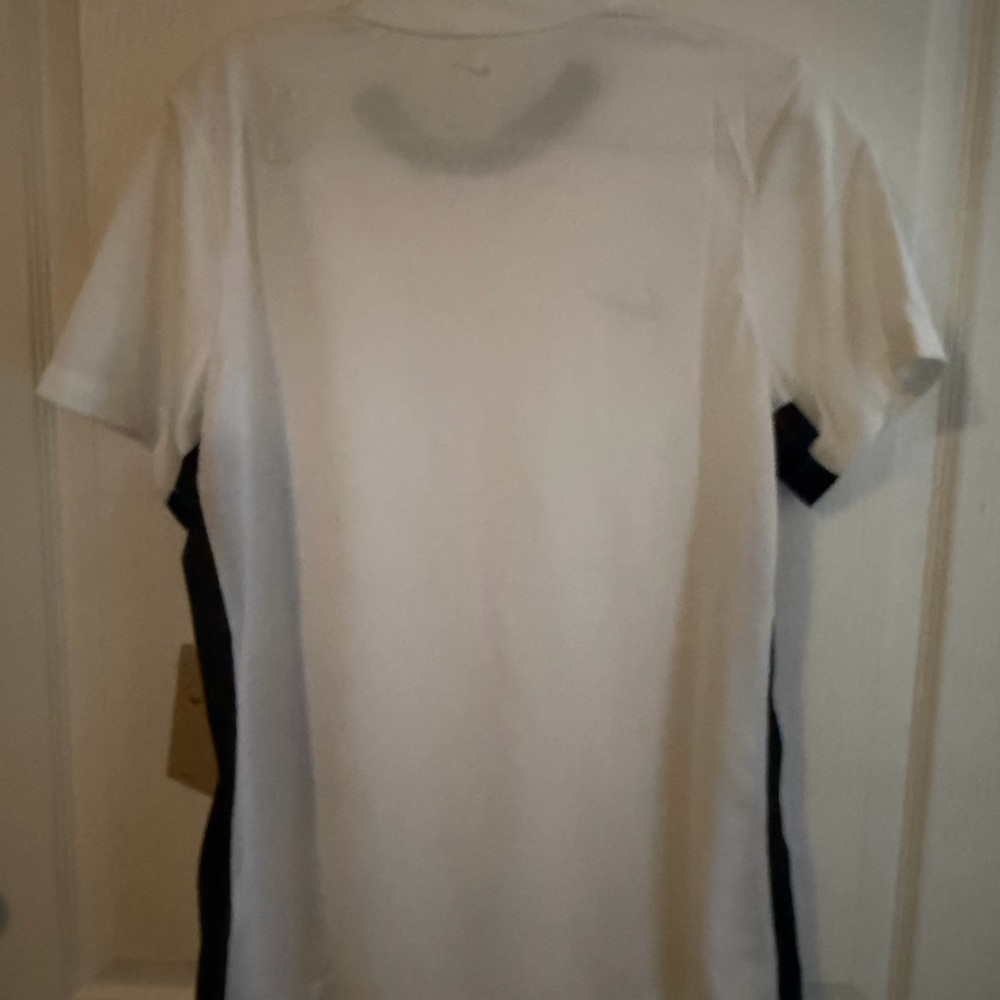 Nike‎ women’s  White and Black Athletic Soccer Jersey - Picture 4 of 4